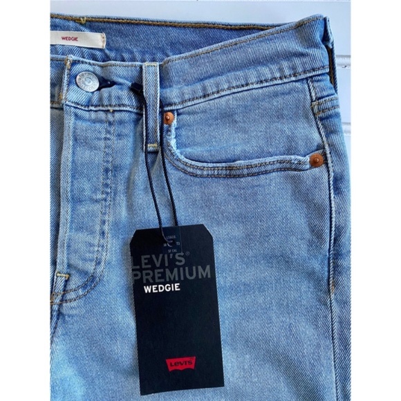 Levi's Premium Wedgie Icon Jeans in Bauhaus Blues in Size 28/29 NWT - Picture 7 of 8